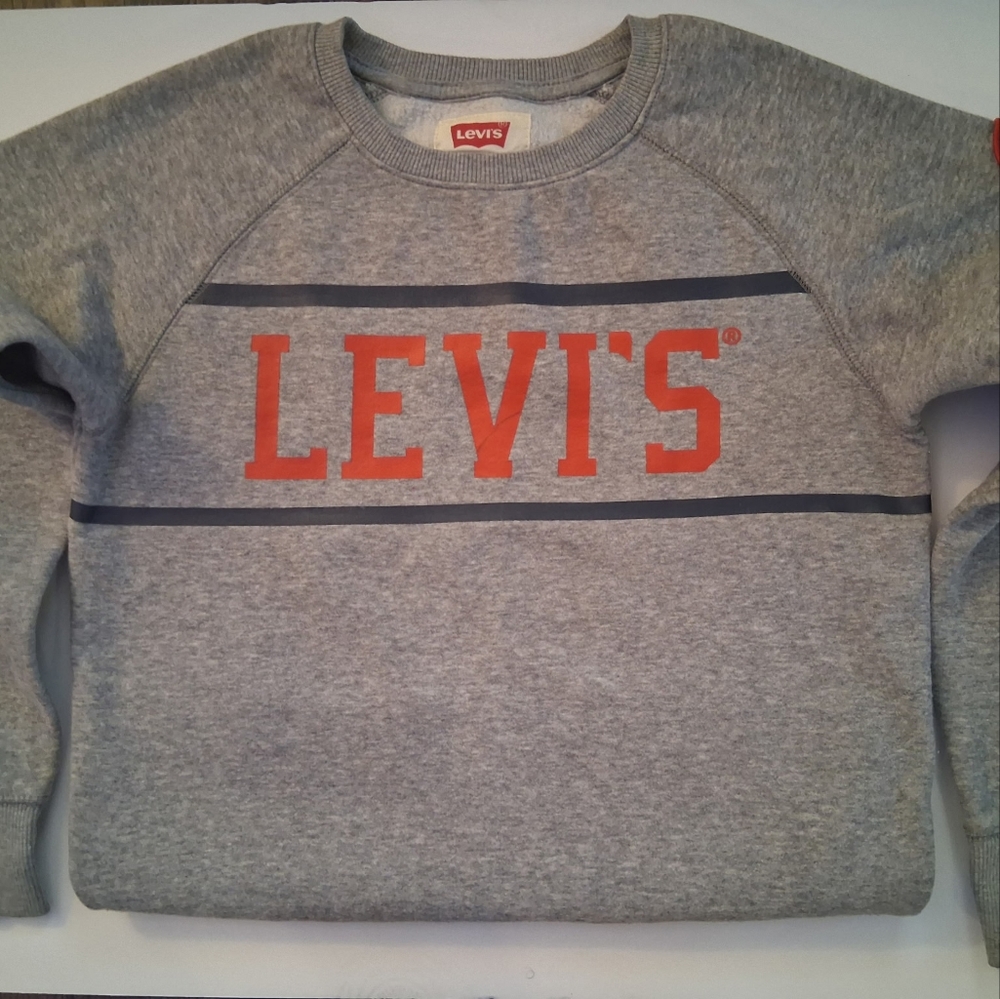 Levi's Gray Top with Red Patch